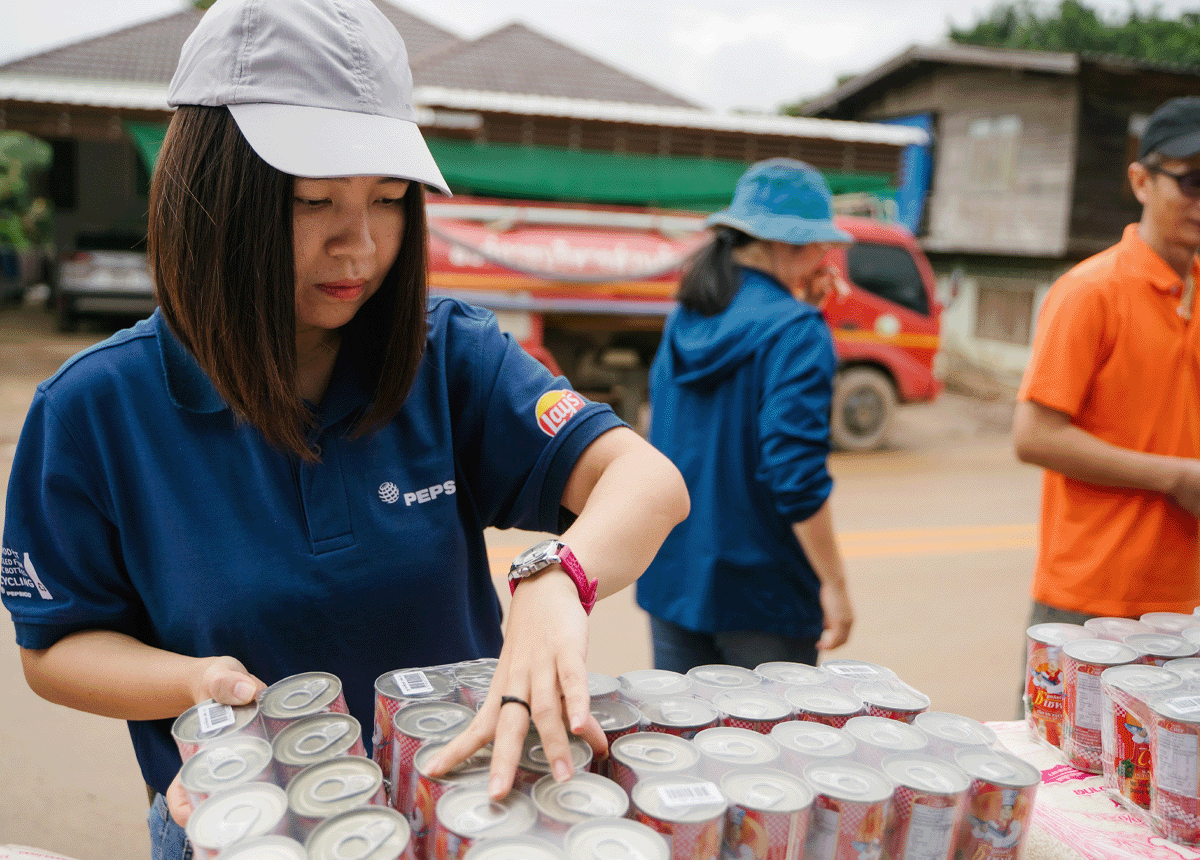 เป๊ปซี่โค ประเทศไทย พร้อมด้วยมูลนิธิเป๊ปซี่โค และมูลนิธิรักษ์ไทย ผนึกกำลังสู้วิกฤตน้ำท่วมภาคเหนือ
รุดช่วยเหลือ-เยียวยา-ฟื้นฟู เกษตรกร ภายใต้โครงการ “She Feeds The World”